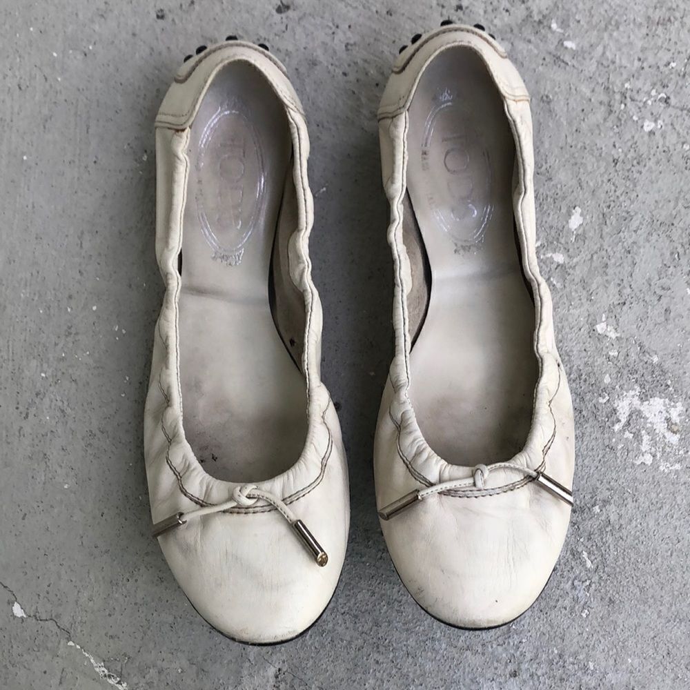 Tod's Off-White Leather Flats